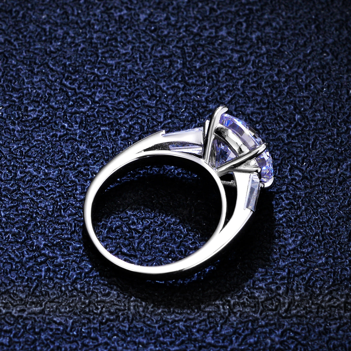 [B054]S925 Sterling Silver Oversized Four Claw Moissanite Ring