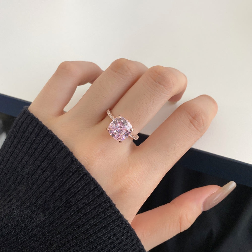 [G33]S925 Sterling Silver Personalized, fat square cut, fashionable, sparkling, high carbon diamond ring.