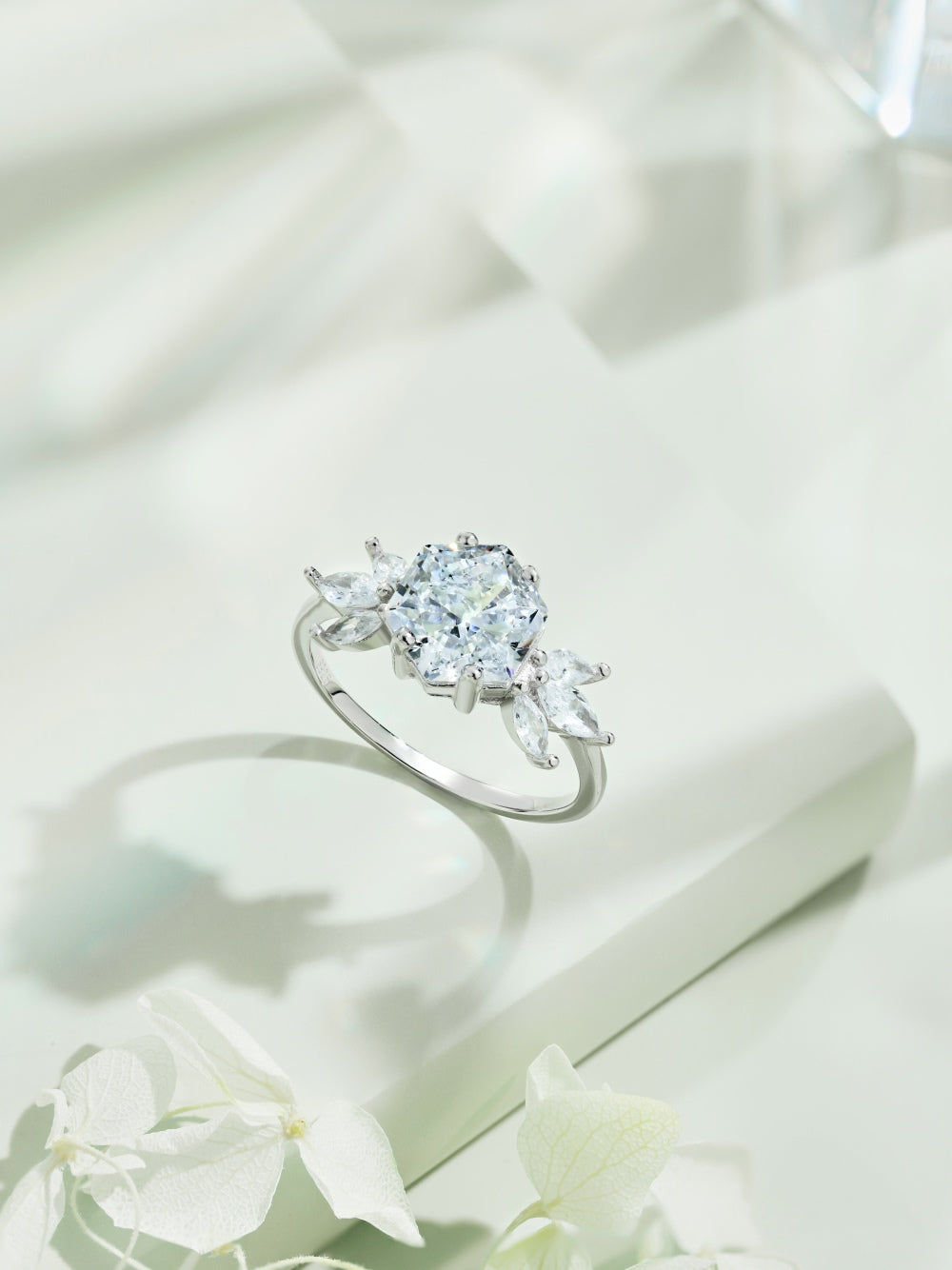 [G35]S925 Sterling Silver Distinctive Hexagonal Ice Cut Fashion Cubic Zirconia Ring
