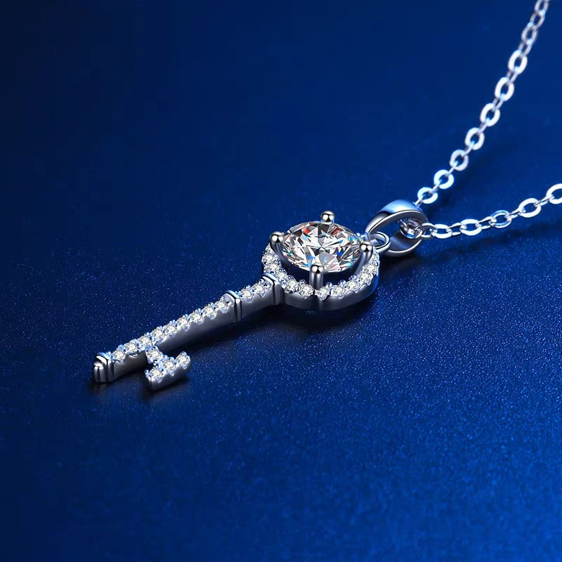 [N04]S925 Sterling Silver Personalized Key Style Moissanite Necklace